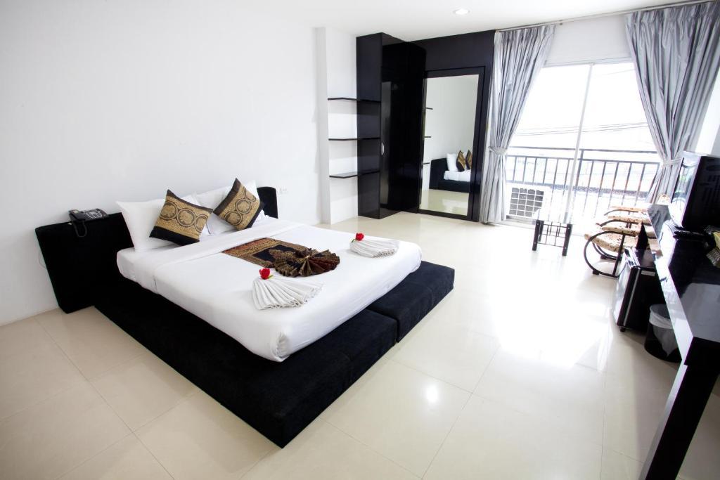 Lars-Lita Residence Patong Szoba fotó